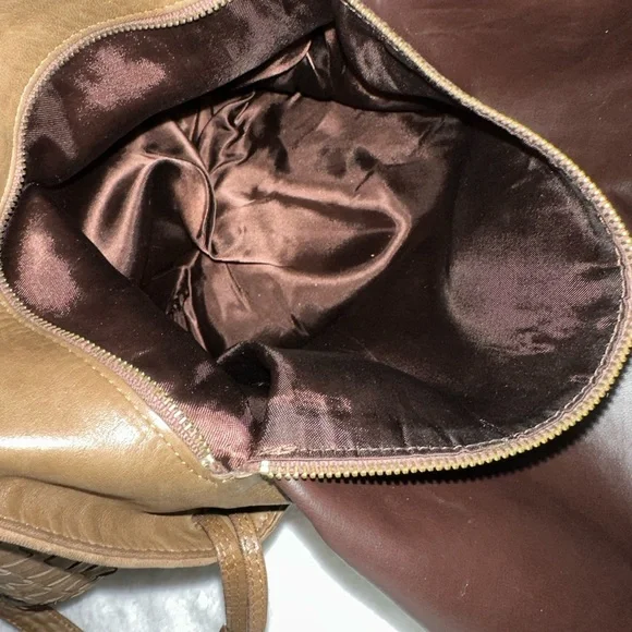 Bottega Veneta 🔥Taupe Woven Leather Shoulder Bag🔥 - Picture 6 of 13